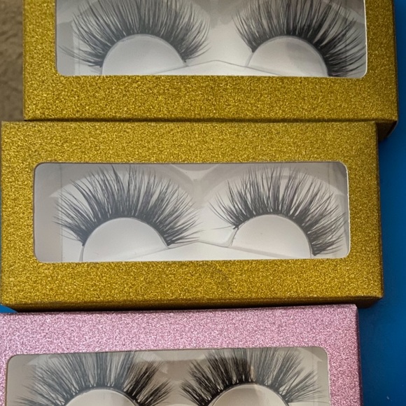 Mink lashes for $5 or 3/$10 also earrings are $5 - Picture 3 of 5